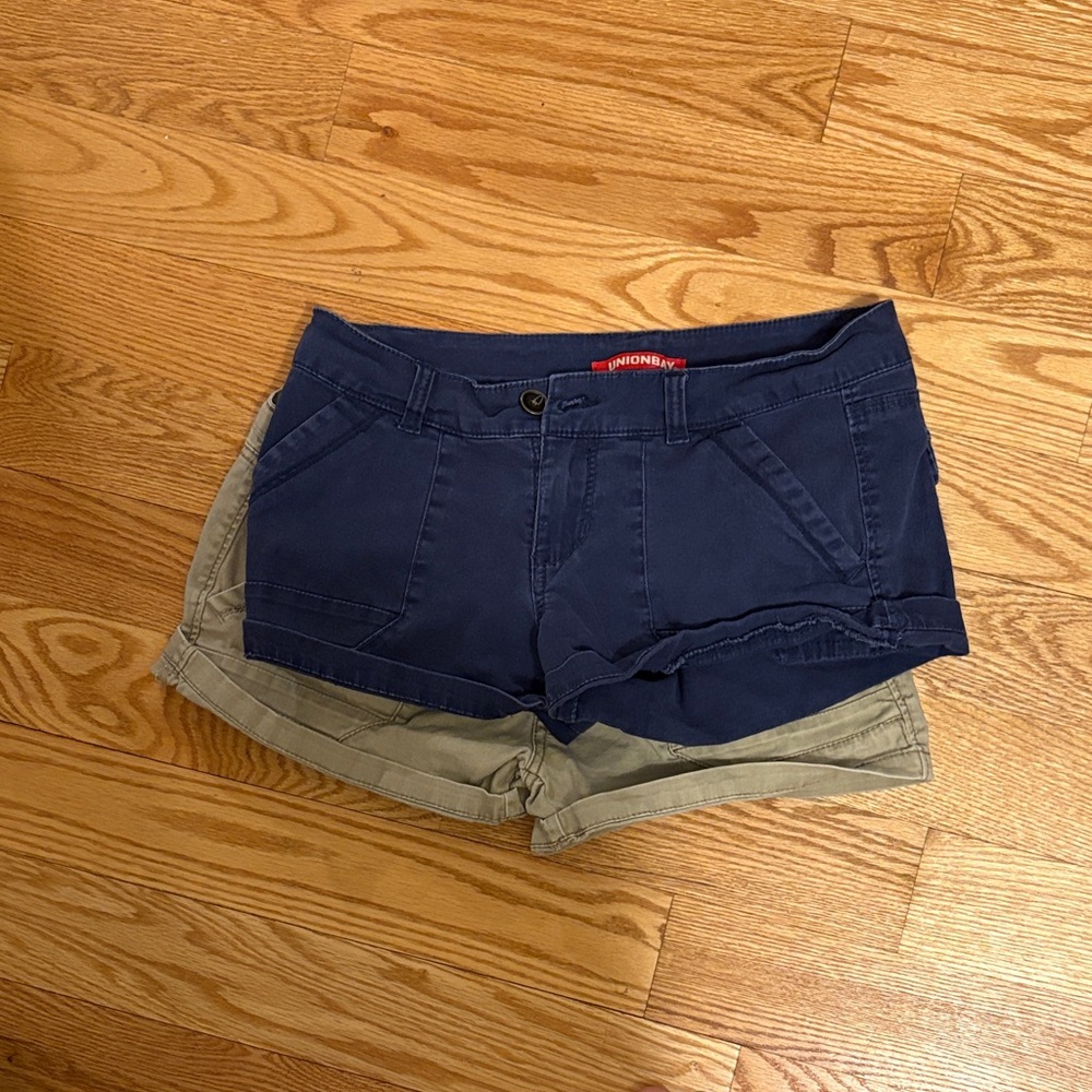 UNIONBAY Women's Navy and Tan Cargo Shorts